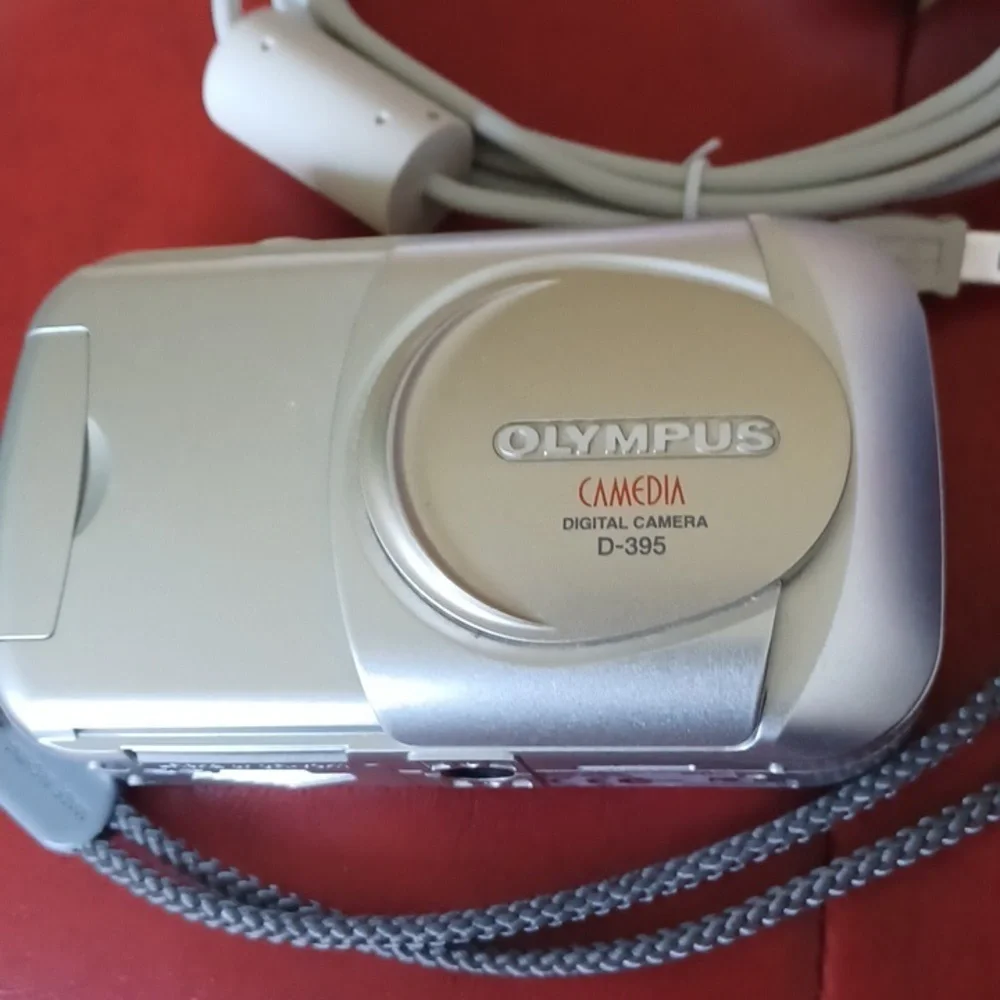 *OLYMPUS CAMEDIA DIGITAL D-385 ZOOM CAMERA, works